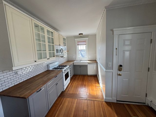 84 Tudor St 6, Chelsea, MA 02150