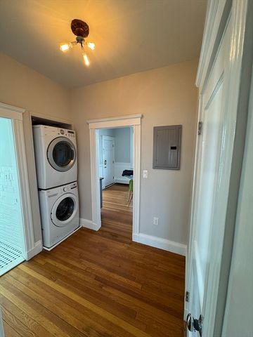 84 Tudor St 6, Chelsea, MA 02150