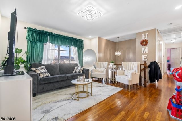 32 Sunset Dr, Woodbridge Twp., NJ 07064