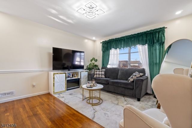 32 Sunset Dr, Woodbridge Twp., NJ 07064