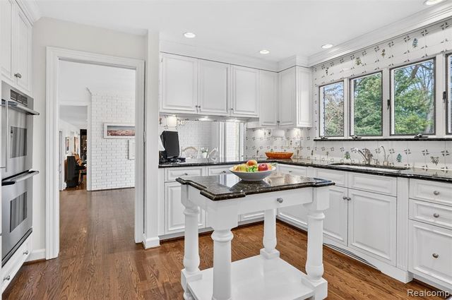 27220 Willowgreen Court, Franklin, MI 48025