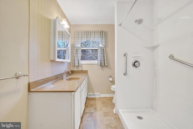 1825 POWDER MILL RD, York, PA 17402