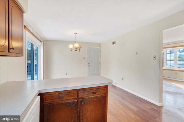 1825 POWDER MILL RD, York, PA 17402