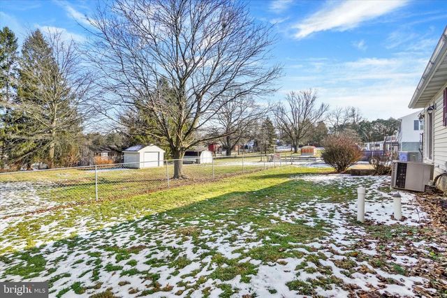 1825 POWDER MILL RD, York, PA 17402