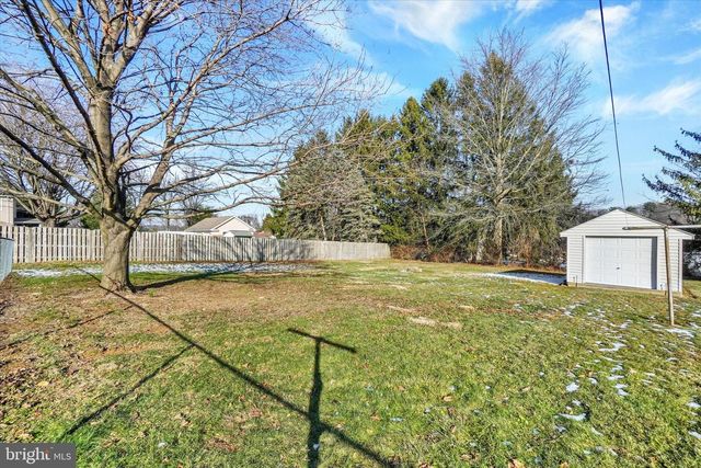 1825 POWDER MILL RD, York, PA 17402