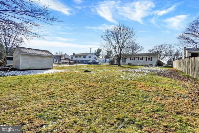 1825 POWDER MILL RD, York, PA 17402