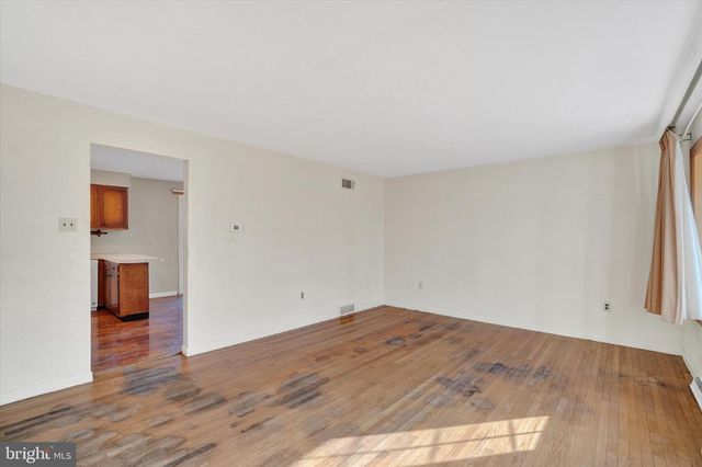 1825 POWDER MILL RD, York, PA 17402