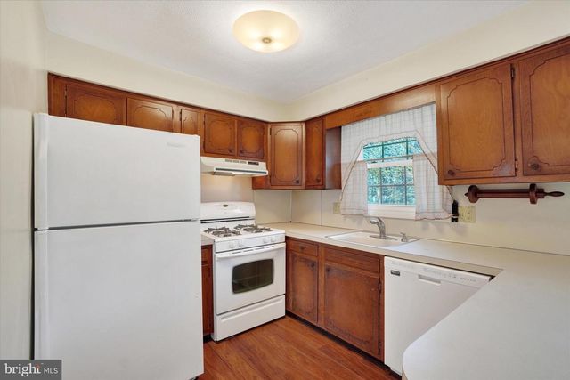 1825 POWDER MILL RD, York, PA 17402