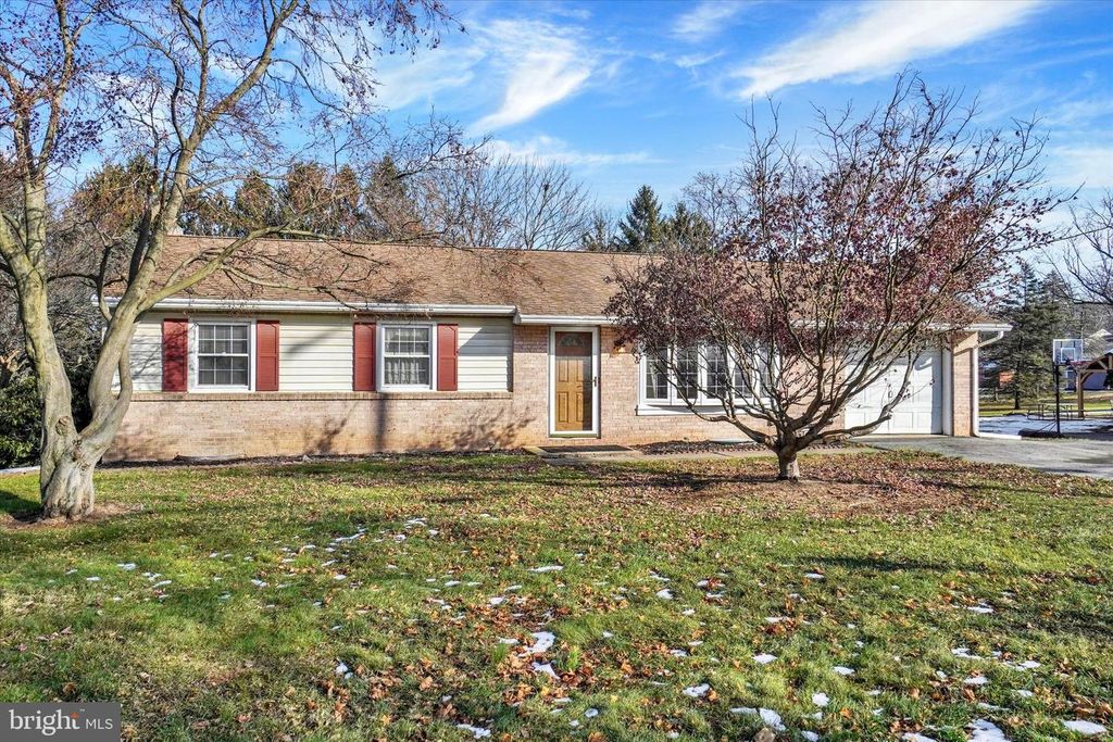 1825 POWDER MILL RD, York, PA 17402
