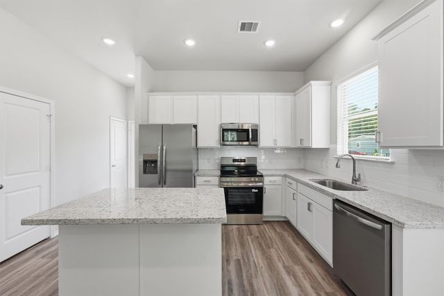 15608 Sycamore Drive, Montgomery, TX 77356
