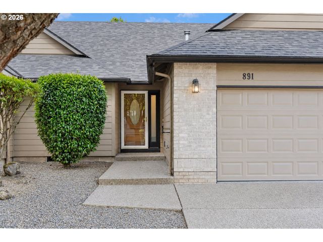 891 WHITETAIL DEER St, Salem, OR 97304