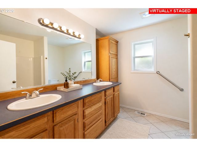 891 WHITETAIL DEER St, Salem, OR 97304