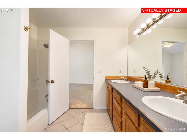 891 WHITETAIL DEER St, Salem, OR 97304