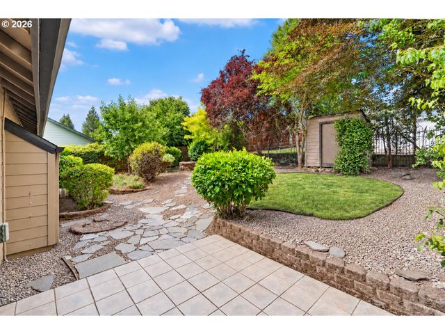 891 WHITETAIL DEER St, Salem, OR 97304