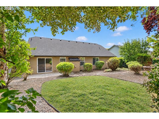 891 WHITETAIL DEER St, Salem, OR 97304