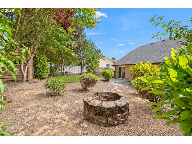 891 WHITETAIL DEER St, Salem, OR 97304