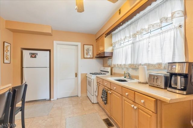 419 Oak St 2, Garwood Boro, NJ 07027