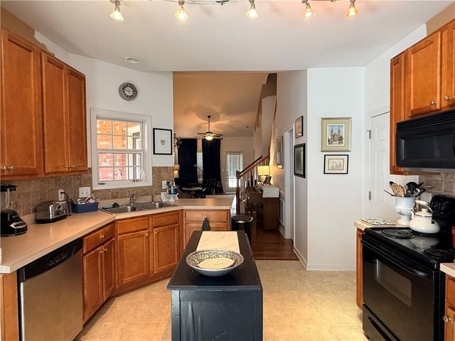 1827 Willow Branch NW Lane, Kennesaw, GA 30152