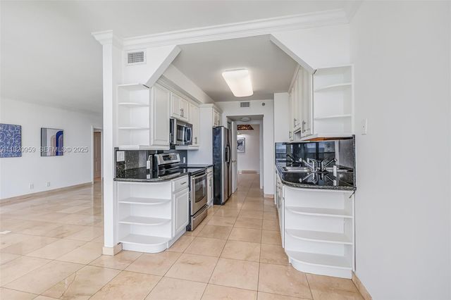 20281 E Country Club Drive 1412, Aventura, FL 33180