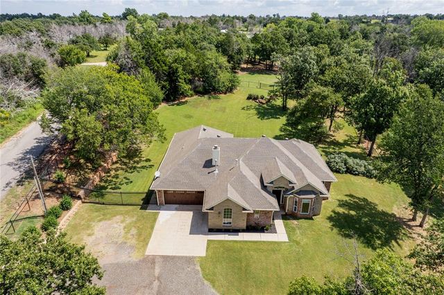 2351 E Lakewood Drive, Guthrie, OK 73044