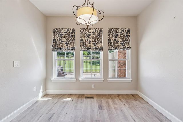 2351 E Lakewood Drive, Guthrie, OK 73044