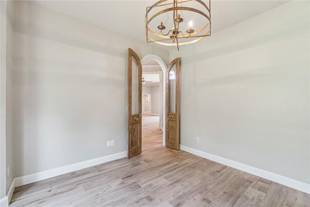 2351 E Lakewood Drive, Guthrie, OK 73044