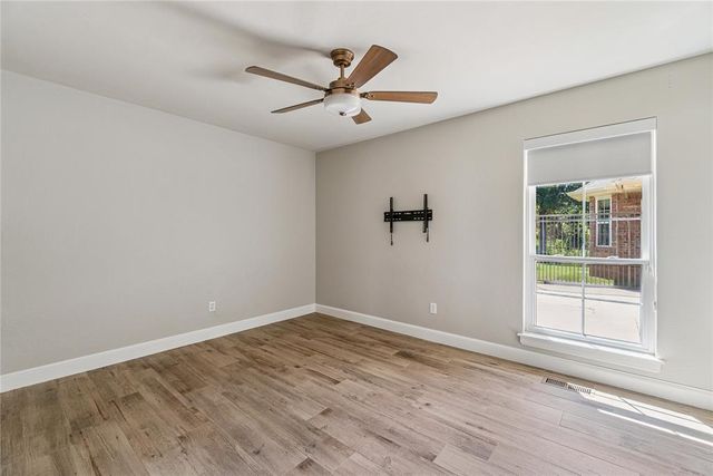 2351 E Lakewood Drive, Guthrie, OK 73044