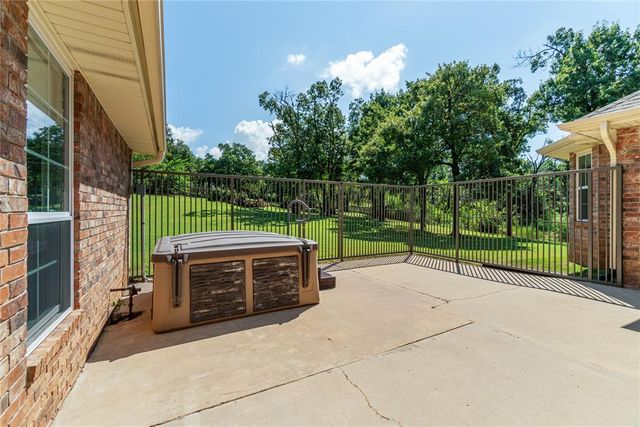 2351 E Lakewood Drive, Guthrie, OK 73044