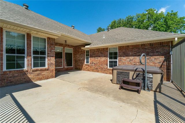2351 E Lakewood Drive, Guthrie, OK 73044