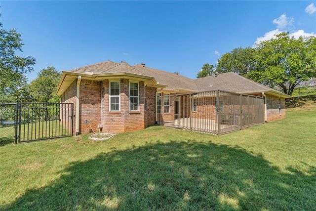 2351 E Lakewood Drive, Guthrie, OK 73044