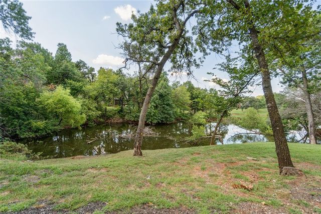 2351 E Lakewood Drive, Guthrie, OK 73044