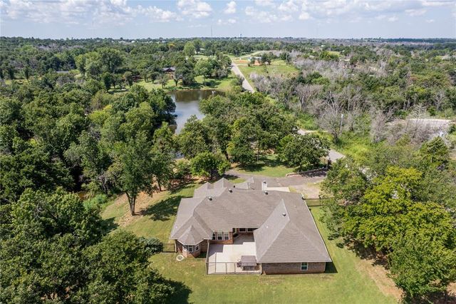 2351 E Lakewood Drive, Guthrie, OK 73044