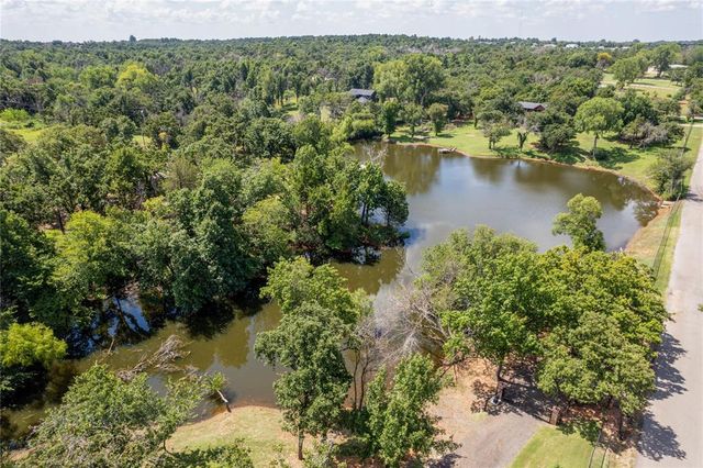 2351 E Lakewood Drive, Guthrie, OK 73044