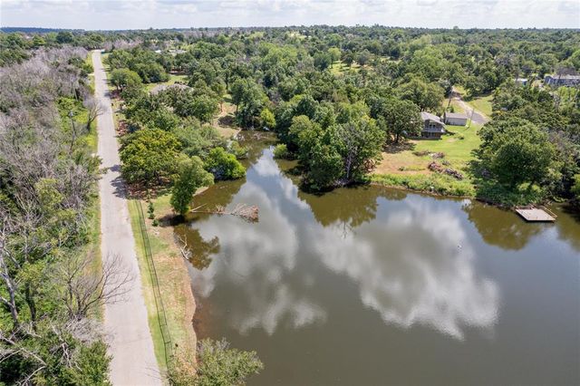 2351 E Lakewood Drive, Guthrie, OK 73044