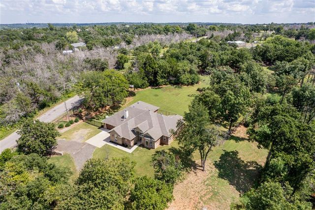 2351 E Lakewood Drive, Guthrie, OK 73044