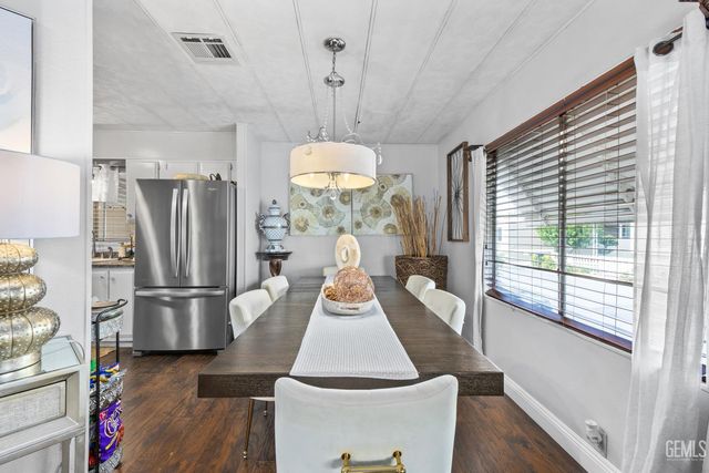 4401 Hughes Lane 32, Bakersfield, CA 93304