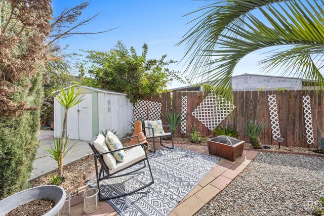 4401 Hughes Lane 32, Bakersfield, CA 93304