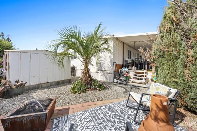 4401 Hughes Lane 32, Bakersfield, CA 93304