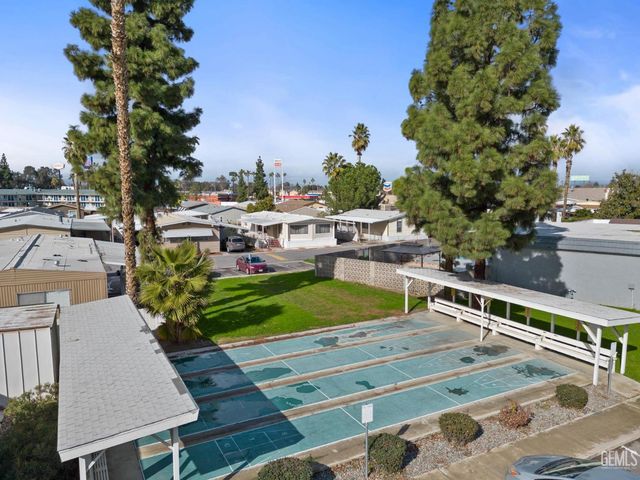 4401 Hughes Lane 32, Bakersfield, CA 93304