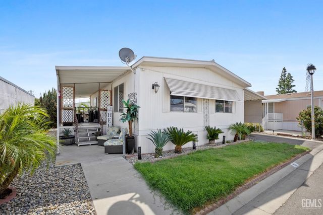 4401 Hughes Lane 32, Bakersfield, CA 93304