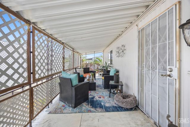 4401 Hughes Lane 32, Bakersfield, CA 93304