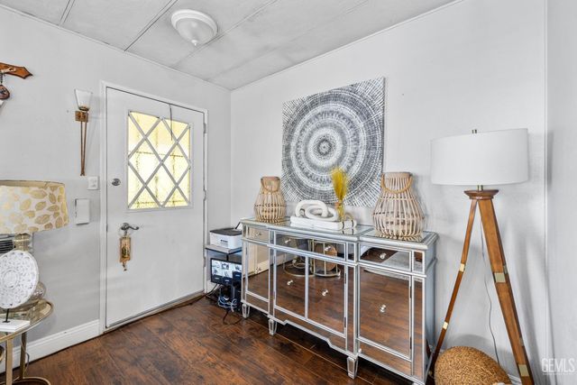 4401 Hughes Lane 32, Bakersfield, CA 93304