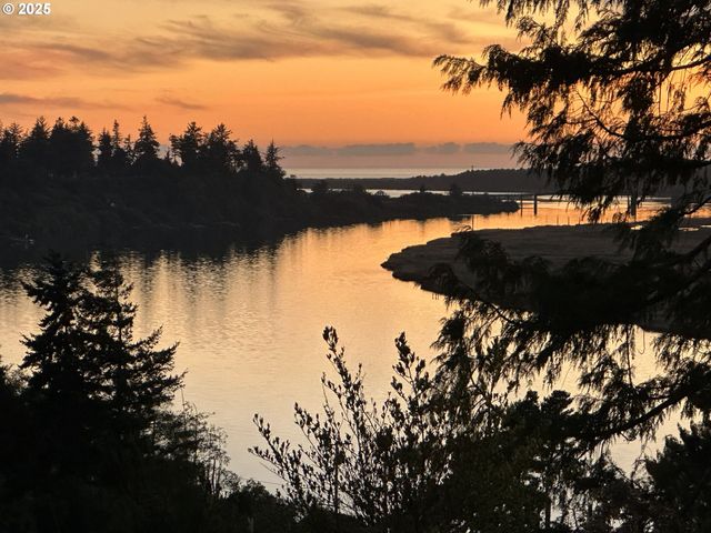 88362 PEDERSON Dr, Bandon, OR 97411