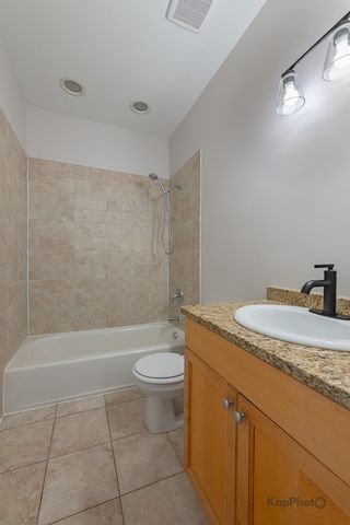 2226 W Monroe Street 3, Chicago, IL 60612