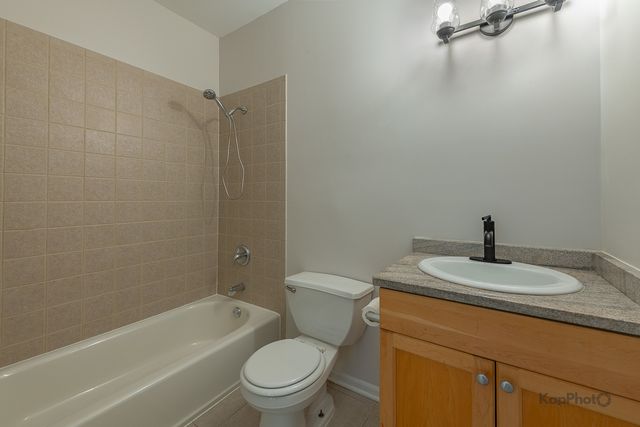 2226 W Monroe Street 3, Chicago, IL 60612