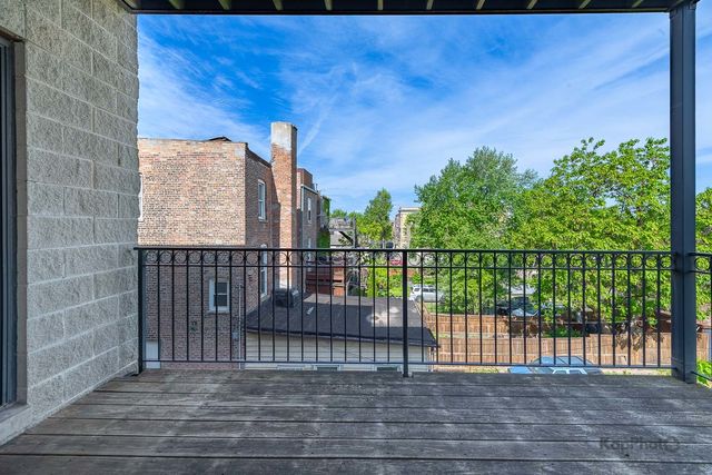 2226 W Monroe Street 3, Chicago, IL 60612