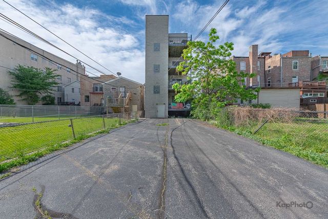 2226 W Monroe Street 3, Chicago, IL 60612