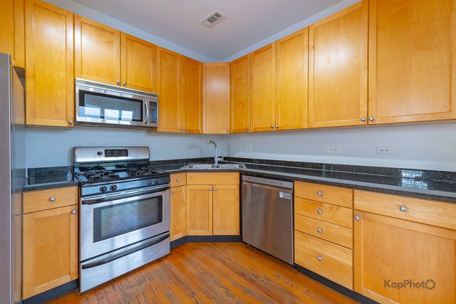2226 W Monroe Street 3, Chicago, IL 60612