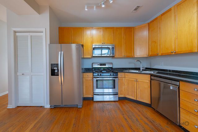 2226 W Monroe Street 3, Chicago, IL 60612