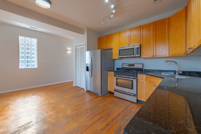 2226 W Monroe Street 3, Chicago, IL 60612